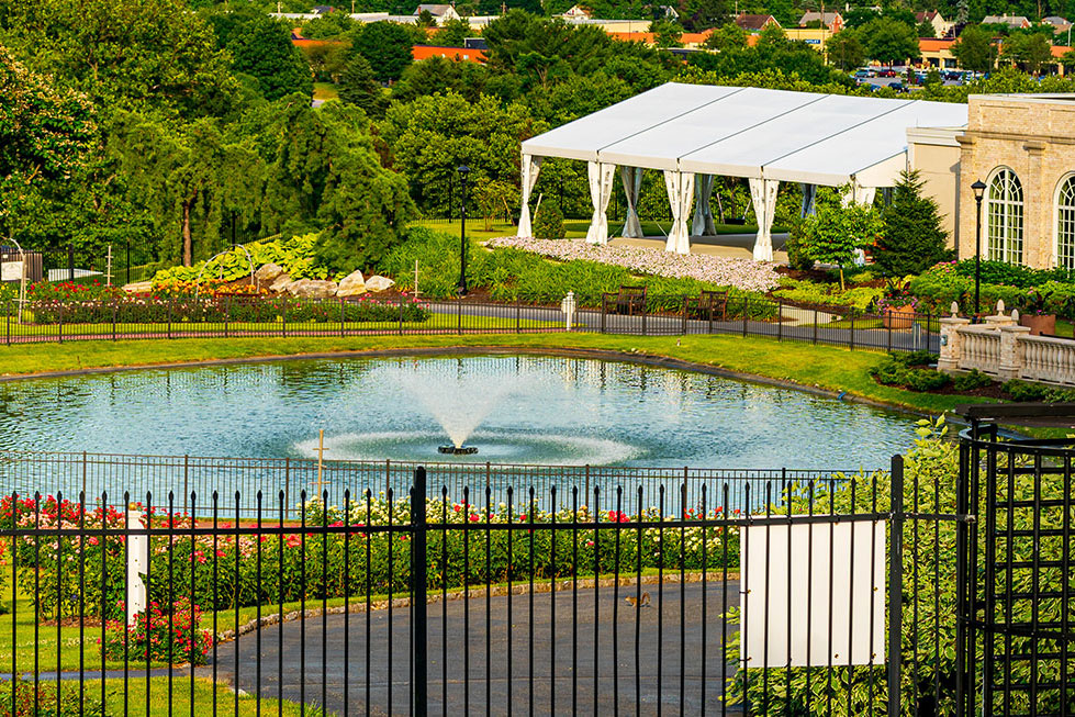pond with water fountain in the middle, Hershey Gardens